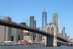 Die Brooklyn Bridge in New York wurde am Abend zum Unglücksort. (Archivbild) - © Christina Horsten/dpa