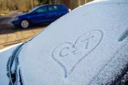 Vor allem in der Westh&auml;lfte Deutschlands kommt am Sonntag Schnee zu. - &copy; Uwe Anspach/dpa