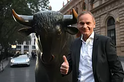 Porsche-Chef Oliver Blume beim B&ouml;rsengang in Frankfurt im September 2022. - &copy; Arne Dedert/dpa