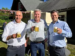 Die Brauerei Veltins hat im ersten Halbjahr 2025 ein Absatzplus von 2,3 Prozent erzielt. - © Volker Danisch/dpa
