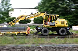 Für die Bauarbeiten werden die Strecken für jeweils rund ein halbes Jahr vollständig gesperrt. (Archivbild) - © Arne Dedert/dpa
