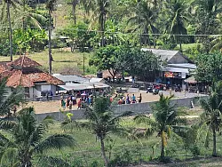 Noch ist Buwun Mas ein idyllisches Dorf. - &copy; Ahmad Pathoni/dpa