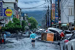 In Taiwan lief ein Staudamm &uuml;ber, was zu schweren Sch&auml;den und Todesopfern f&uuml;hrte. - &copy; Cheng-Chia Huang/ZUMA Press Wire/dpa