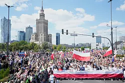Vor der Stichwahl riefen beide Kandidaten zu Demonstrationen in Warschau auf. (Archivbild) - © Czarek Sokolowski/AP/dpa
