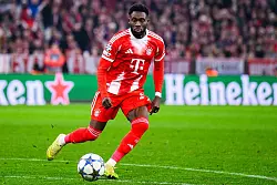 Endlich wieder auf dem Platz in Aktion: Alphonso Davies. - © Tom Weller/dpa