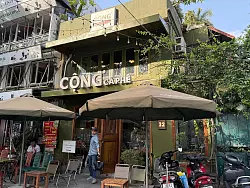 Markenzeichen ist ein khaki-gr&uuml;ner Au&szlig;enanstrich. - &copy; Carola Frentzen/dpa