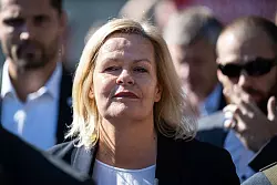 Bundesinnenministerin Nancy Faeser hat die rechtsextremistische Vereinigung &laquo;Die Artgemeinschaft - Germanische Glaubens-Gemeinschaft wesensgem&auml;&szlig;er Lebensgestaltung&raquo; verboten. - &copy; Hannes P. Albert/dpa