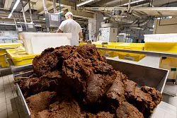 Viele Menschen wundern sich jedes Jahr erneut &uuml;ber den fr&uuml;hen Verkaufsstart von Weihnachtsspezialit&auml;ten. - &copy; Daniel Karmann/dpa