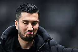 Erlebt ganz schwere Wochen beim BVB: Trainer Sahin. - © Arne Dedert/dpa