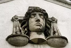 Mutmaßlicher Amok-Brandstifter kommt vor Gericht - © Ina Fassbender/dpa