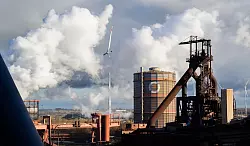 Die Branche ist mitten in einem schwierigen Umbau. (Archivbild) - © Julian Stratenschulte/dpa