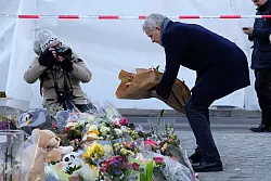 Der Justizminister gedenkt der Opfer in Crans-Montana. - &copy; Baz Ratner/AP/dpa