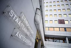 Am Landgericht Siegen soll die Anklageschrift verlesen werden, was am ersten Prozesstag unm&ouml;glich gewesen war. (Archivbild) - &copy; Bernd Thissen/dpa