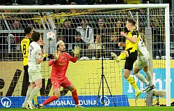 Nico Schlotterbeck sorgte beim klaren Sieg gegen Werder Bremen per Kopf f&uuml;r die F&uuml;hrung. - &copy; Bernd Thissen/dpa