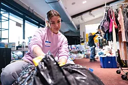 Irgendwie n&uuml;tzlich machen: Dieses Bed&uuml;rfnis hatte auch Jessica K&uuml;hefuss seit Ausbruch der Br&auml;nde in Los Angeles. - &copy; Maximilian Haupt/dpa