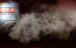 Der Verkehrsbereich ist das Sorgenkind im Klimaschutz. (Archivbild) - © Marijan Murat/dpa