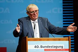 NRW-Sozialminister Laumann tritt als CDA-Vorsitzender ab. - &copy; Jacob Schr&ouml;ter/dpa