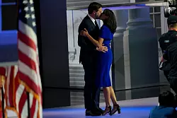 Vor J.D. Vance hat dessen Ehefrau Usha gesprochen, um ihn vorzustellen. - &copy; Matt Rourke/AP