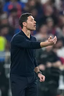 Engagiert an der Seitenlinie: Real-Trainer Xabi Alonso - &copy; Altaf Qadri/AP/dpa