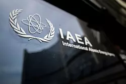 Der Iran gibt der IAEA eine Mitschuld an den Angriffen auf seine Atomanlagen. - © Michael Gruber/AP/dpa