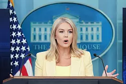 Noch gibt es laut Trump-Sprecherin Leavitt keine konkreten Pläne für weitere Verhandlungen. - © Evan Vucci/AP/dpa