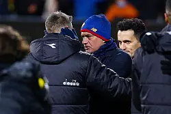 Kalt erwischt: José Mourinho und die AS Rom verloren in Bodö im Oktober 2021 mit 1:6. - © Mats Torbergsen/NTB/AP/dpa