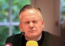 Wiesn-Chef Christian Scharpf räumt Fehler beim Umgang mit Überfüllung ein. (Archivbild) - © Karl-Josef Hildenbrand/dpa