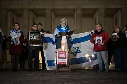 Vorgelesen wurden die Namen der Opfer des Terrorangriffs. - &copy; Sebastian Gollnow/dpa