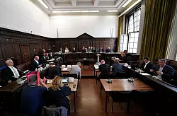 Christina Block und ihr Ex-Mann Stephan Hensel sitzen sich im Gerichtssaal gegenüber. (Archivbild) - © Marcus Brandt/dpa-Pool/dpa