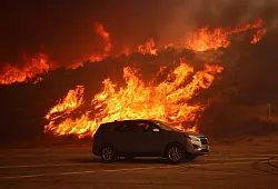 Ein Abschnitt von Highway 5, eine wichtige Verkehrsader in Kalifornien, wurde zeitweise gesperrt. - © Ethan Swope/AP/dpa