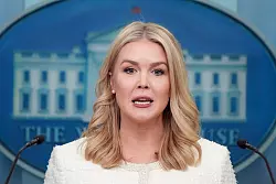 Die Sprecherin des Weißen Hauses, Karoline Leavitt, äußert sich zu Kontakten der US-Regierung mit der Hamas. (Archivbild) - © Jacquelyn Martin/AP/dpa
