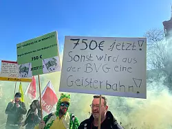 750 Euro mehr im Monat - mit dieser Forderung war Verdi in die Verhandlungen gegangen. - &copy; Michel Winde/dpa