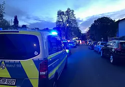 Die Polizei war mit einem Großaufgebot im Einsatz. - © Mona Wenisch/dpa