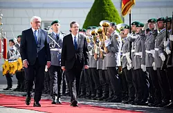 60 Jahre deutsch-israelische Beziehungen - Israels Pr&auml;sident Herzog wird in Berlin begr&uuml;&szlig;t. - &copy; Bernd von Jutrczenka/dpa