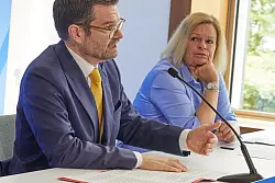 Im Juni 2024 gab es zur missbräuchlichen Anerkennung der Vaterschaft bereits einen Gesetzentwurf der Bundesregierung. Nach dem Auseinanderbrechen der Ampel-Koalition wurde er nicht im Bundestag verabschiedet. (Archivbild) - © Joerg Carstensen/dpa