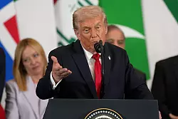 Trump schließt die Lieferung von Tomahawk-Marschflugkörpern an die Ukraine nicht aus. - © Amr Nabil/AP/dpa