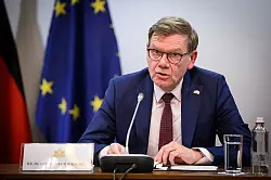 Außenminister Wadephul wünscht sich größeren Druck auf Moskau. - © Bernd von Jutrczenka/dpa