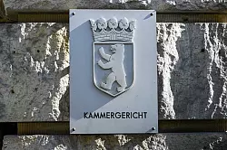 Vor dem Berliner Kammergericht beginnt der Prozess gegen einen mutmaßlichen IS-Anhänger. (Symbolbild) - © Jens Kalaene/dpa