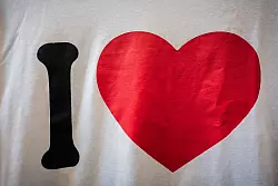 Ist der Aufdruck an bestimmten Stellen eine Marke? Das hatte das EU-Gericht zu entscheiden. - &copy; Christoph Soeder/dpa