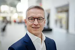 Karsten Wildberger betritt echtes Neuland: Er wird erster Digitalminister einer deutschen Bundesregierung. - © Kay Nietfeld/dpa