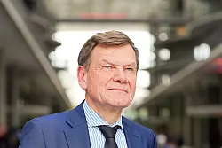 Mit Johann Wadephul, einem gebürtigen Husumer und verheirateten Vater dreier Kinder, stellt die CDU erstmals seit fast 60 Jahren wieder den Außenminister. Der Jurist und Ex-Zeitsoldat sitzt seit 2009 im Bundestag, er gilt als Vertrauter von Unionsfraktionschef Friedrich Merz. - © Michael Kappeler/dpa