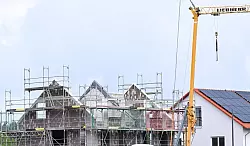 Die Novemberzahlen machen der Baubranche etwas Hoffnung. (Archivbild) - © Bernd Weißbrod/dpa