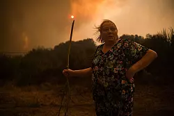 Die betroffenen Menschen packen mit an, wo sie nur können. - © Elena Fernandez/ZUMA Press Wire/dpa