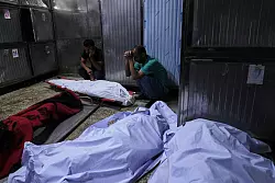 Die verzweifelte Lage der Zivilisten im Gazastreifen findet auch in Deutschland Widerhall. - © Jehad Alshrafi/AP/dpa