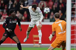 Ivan Perii? stand bei seinem Tor im Abseits. - &copy; Rolf Vennenbernd/dpa