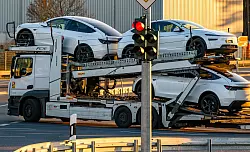 Bei den Auslieferungszahlen d&uuml;rfte der Umstieg auf eine erneuerte Generation des Bestsellers Model Y ein Faktor sein. - &copy; Patrick Pleul/dpa