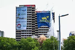 Einst bot das Geb&auml;ude mit 160 Einheiten reichlich Wohnraum. - &copy; Christoph Reichwein/dpa