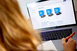 &Uuml;bersicht verschaffen: Was ist das eigene Auto wert und auf welchen Portalen will ich inserieren? - &copy; Zacharie Scheurer/dpa-tmn