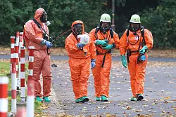 Zahlreiche Feuerwehrkr&auml;fte waren im Einsatz. - &copy; David Young/dpa
