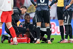 Michy Batshuayi steht Eintracht Frankfurt für längere Zeit nicht zur Verfügung. - © Jan Woitas/dpa